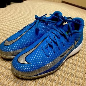 Nike Phantom Indoor Soccer Cleats